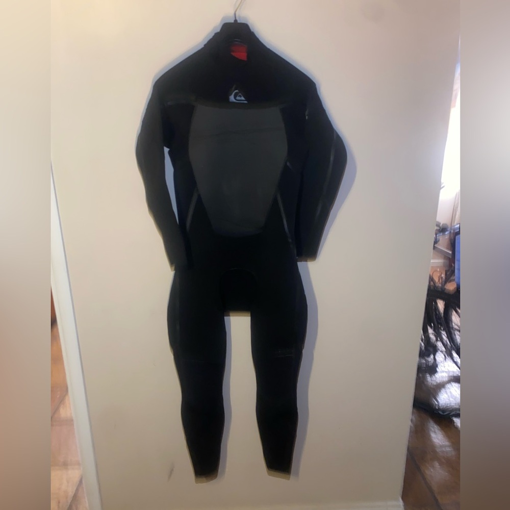 Quiksilver Black Wetsuit NWT. Men’s   $209 retail